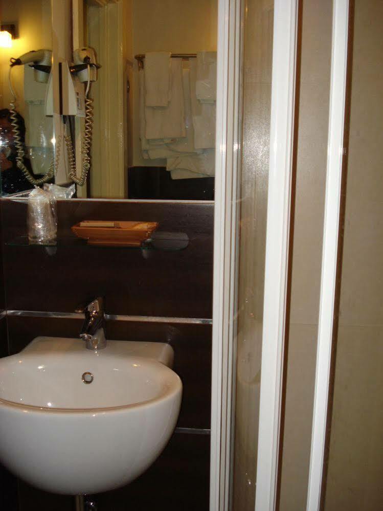 מסינה Hotel La Residenza מראה חיצוני תמונה